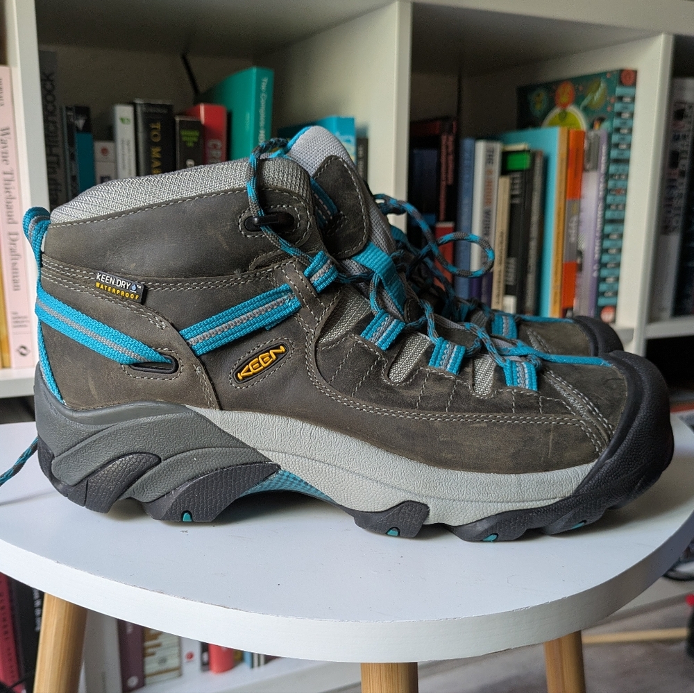 NWOT KEEN Women Hiking Boots - Brown and Blue - Size 38 / US 7.5